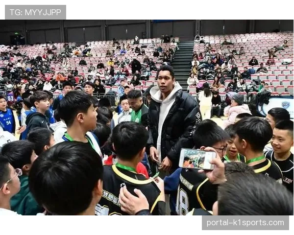 元旦全明星青少年精英挑战赛在首钢园区举行，吸引全国篮球小将